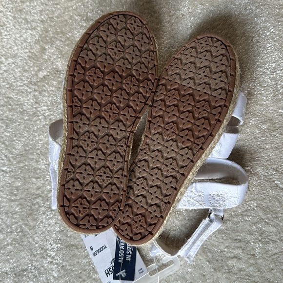 OshKosh linen floral sandals - Picture 3 of 4